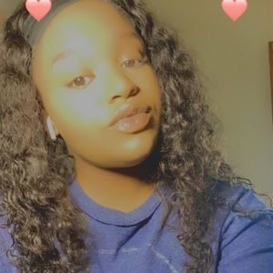 Meet your Posher, Queenaina